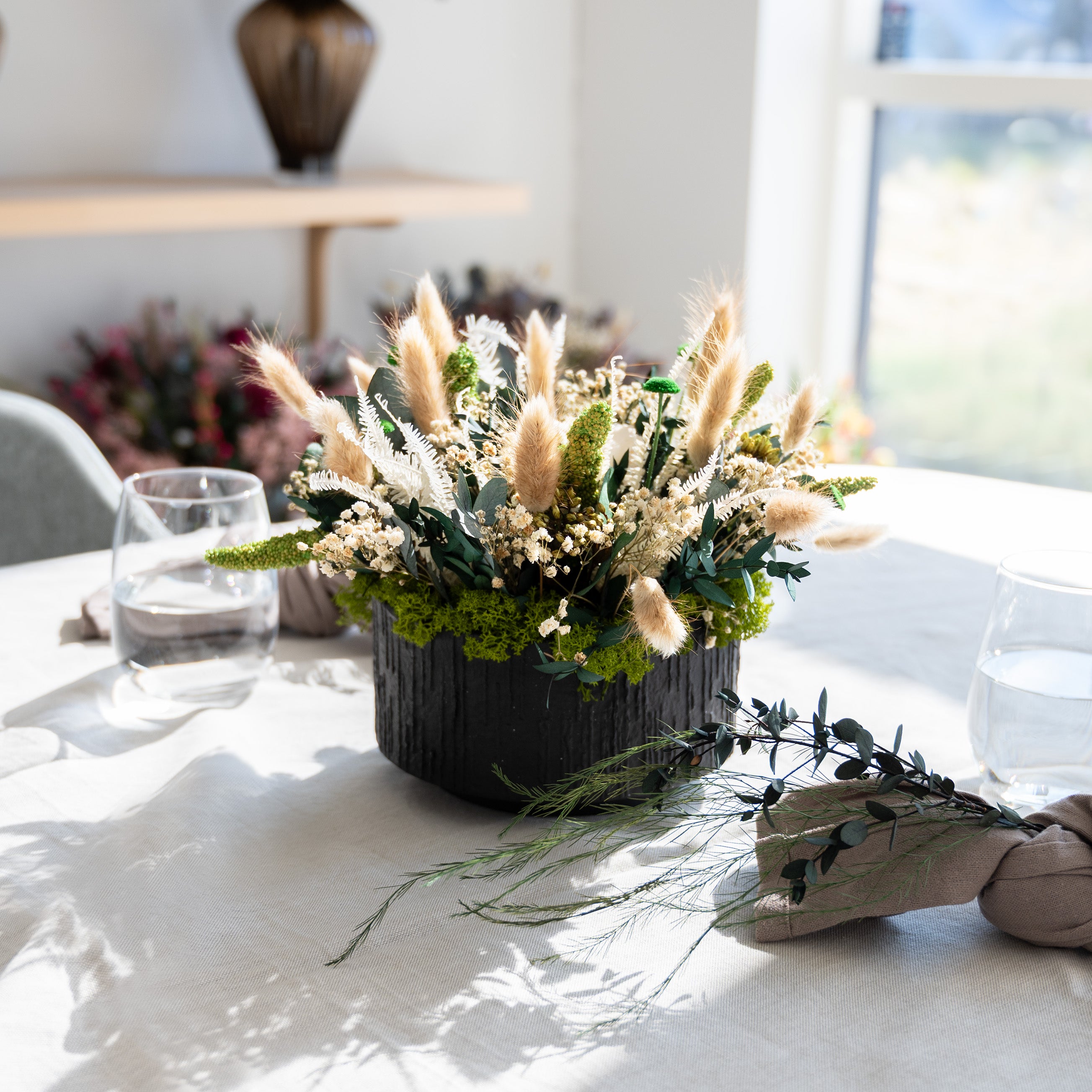 Blomsterdekoration smuk i grøn hvide farver